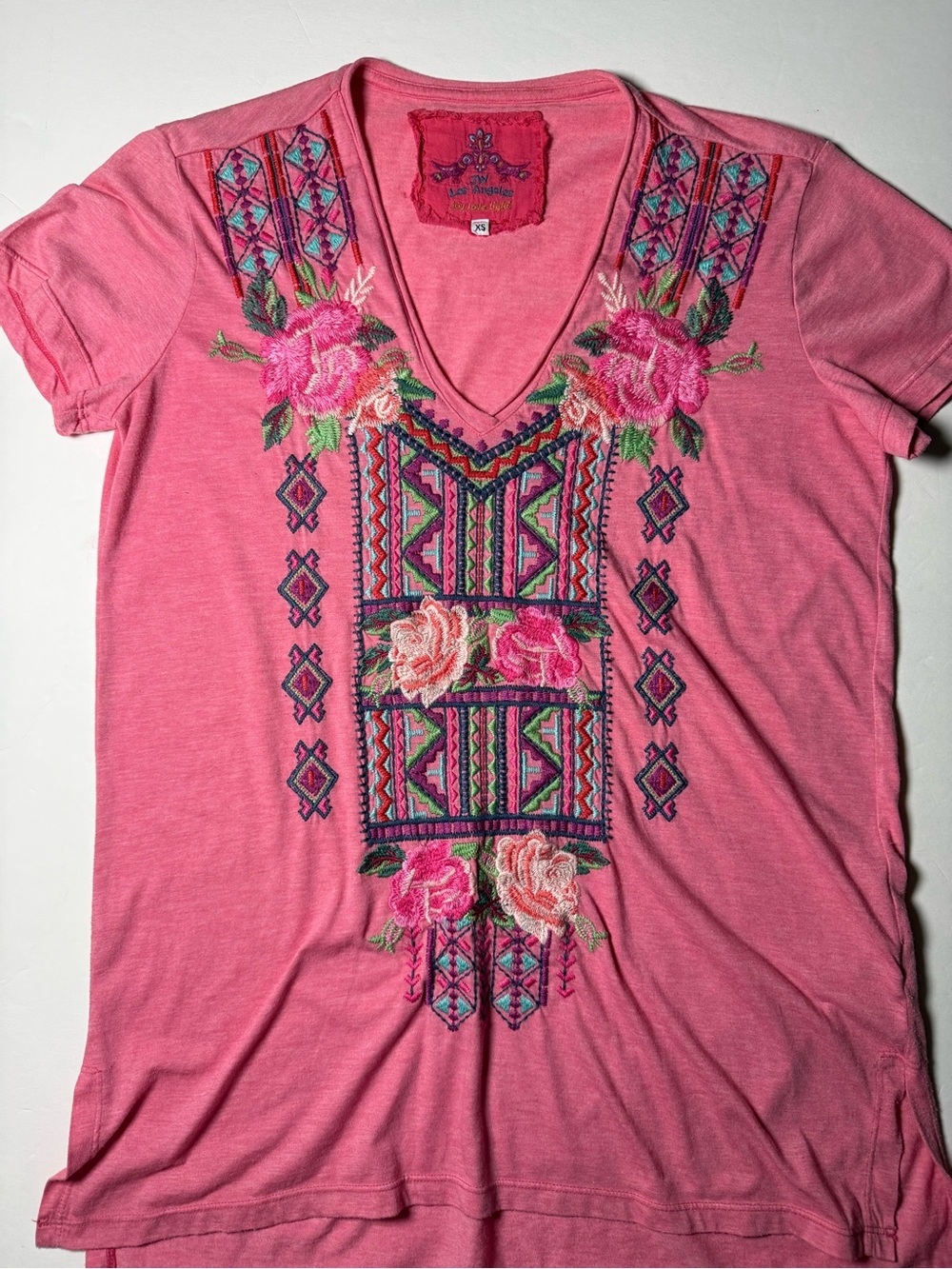 Johnny Was JW Los Angeles Joy Love Light Embroidered Pink V-neck Tee XS Boho